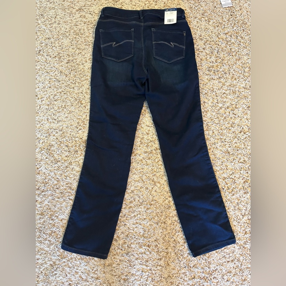 Women’s sweater & Lee curved fit jeans - Picture 5 of 5